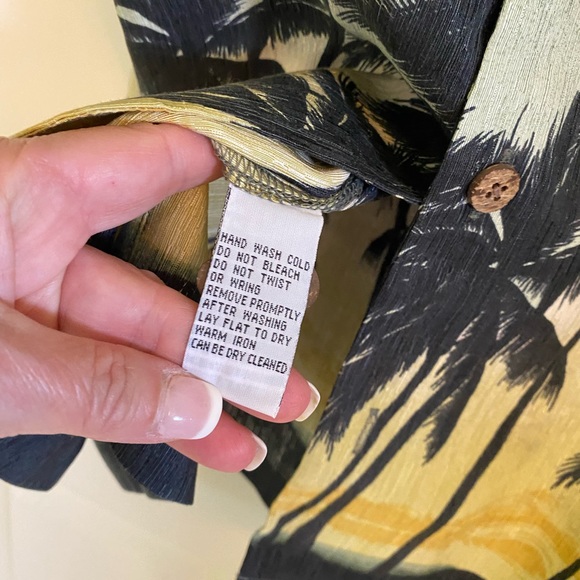 🎉HP🎉 NWOT Tommy Bahama large shirt - Picture 5 of 5